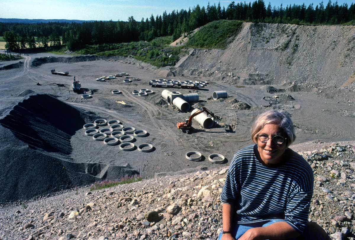 Nancy Holt at the site of the construction of her work Up and Under built in an abandoned quarry in Nokia, Finland