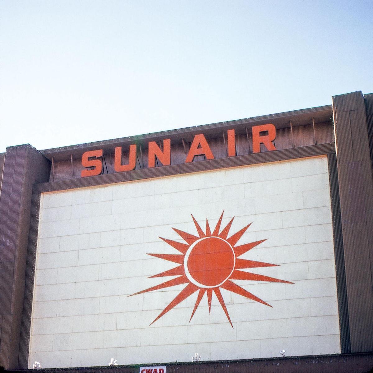 an image of a sign saying 'sun air'
