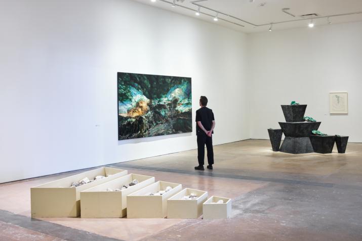 Installation view Robert Smithson / Teresita Fernandez