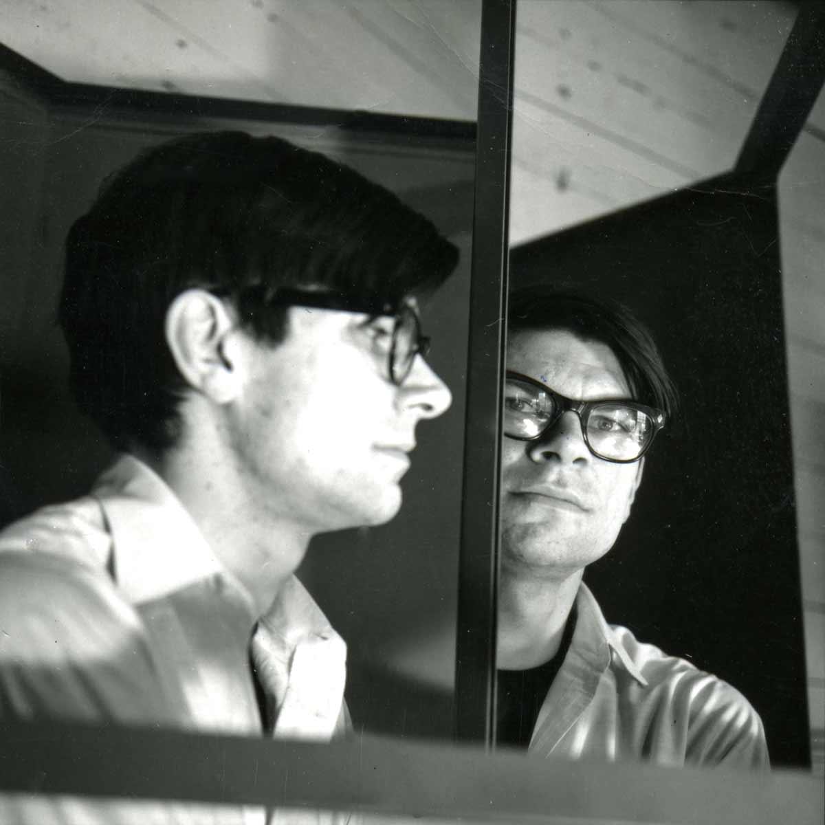 A Smithson black and white photographic self-portrait with Entantiomorphic chamber, 1966.