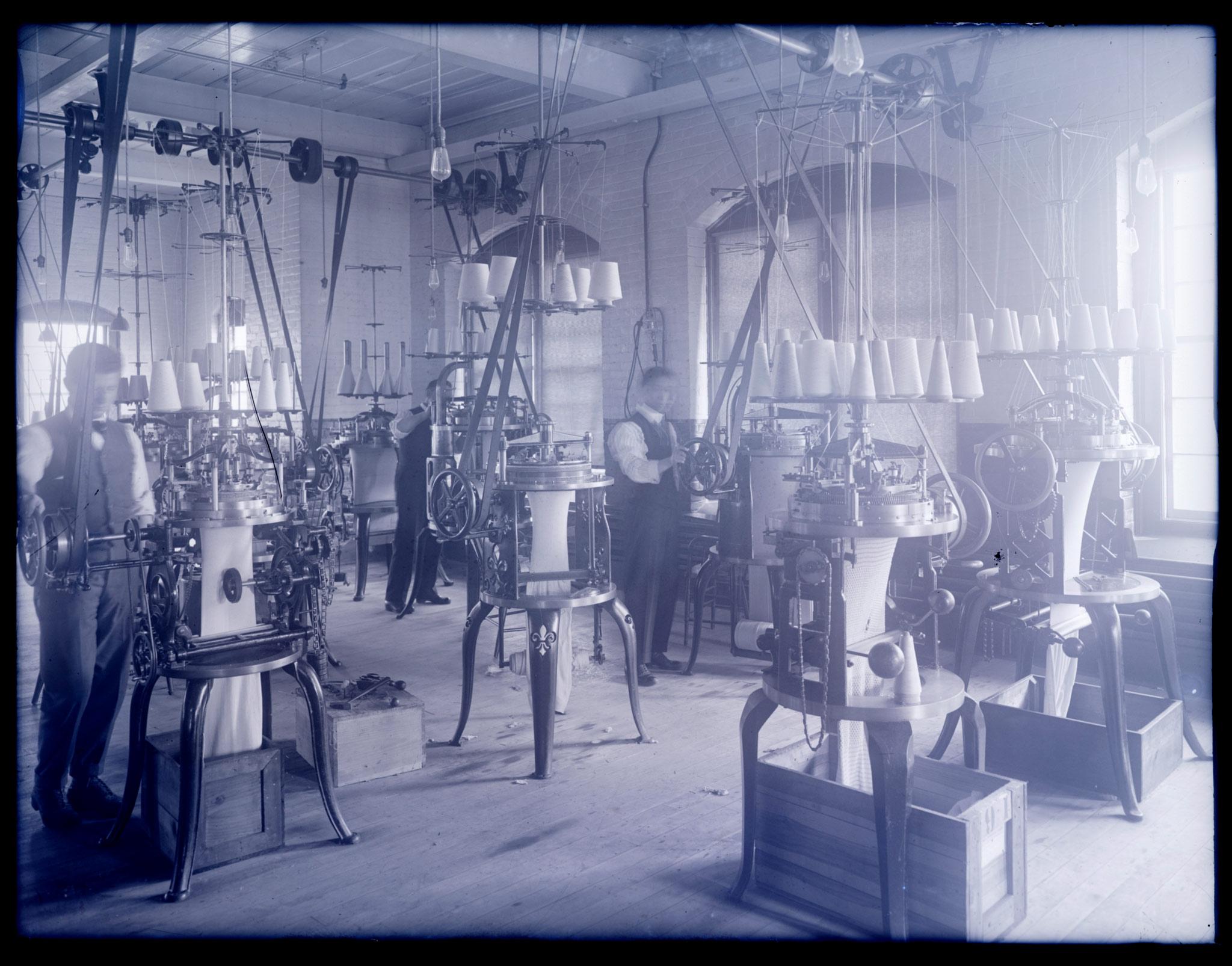 Knitting room of the New Bedford Textile School at the start of the twentieth century