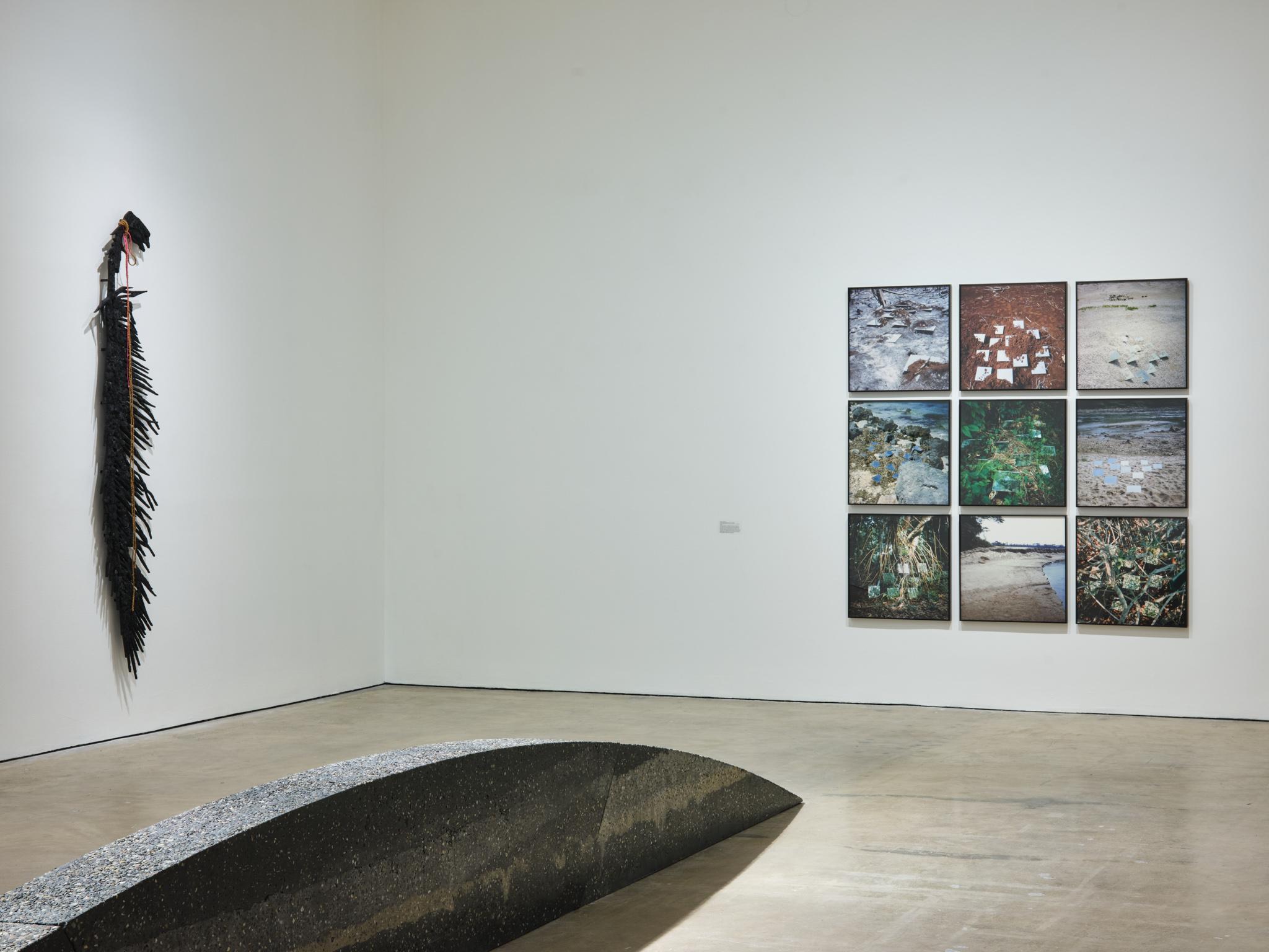Installation view: Teresita Fernández / Robert Smithson, SITE SANTA FE