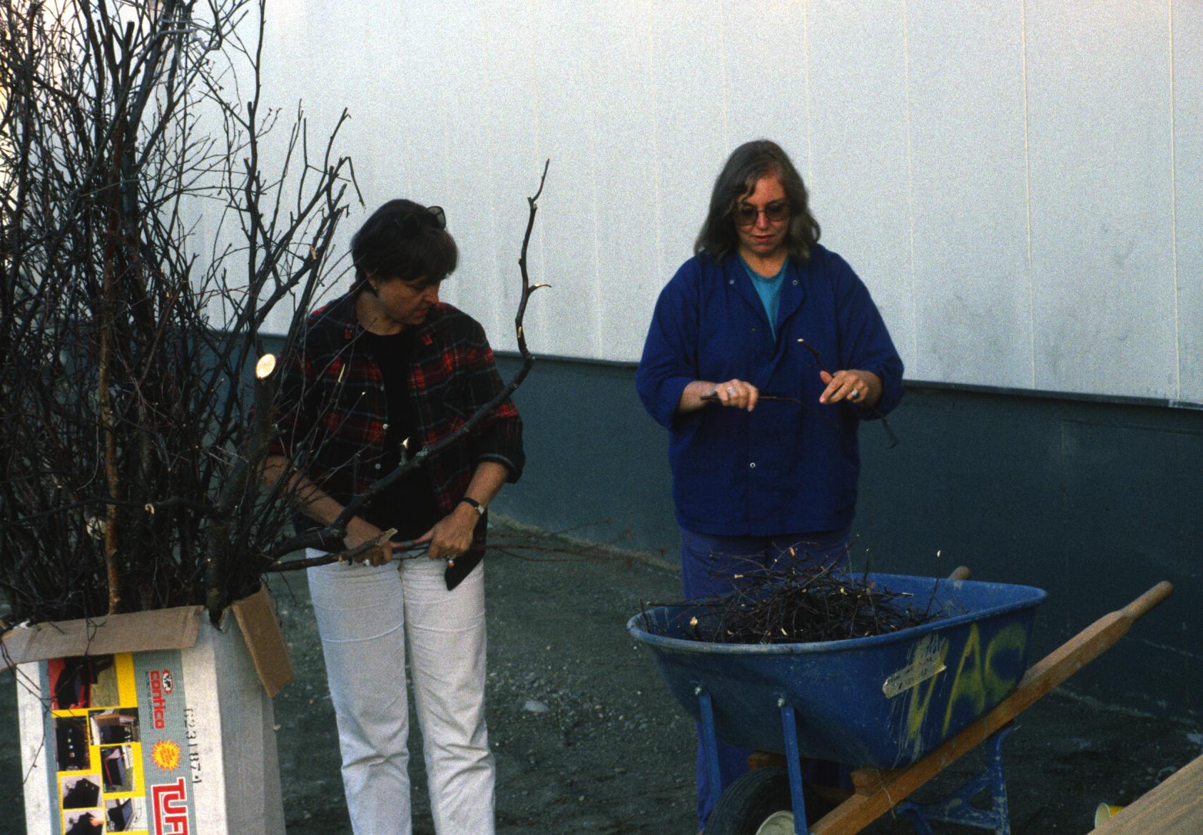 Nancy Holt and Michelle Stuart preparing sticks for burning in Holt's Starfire.