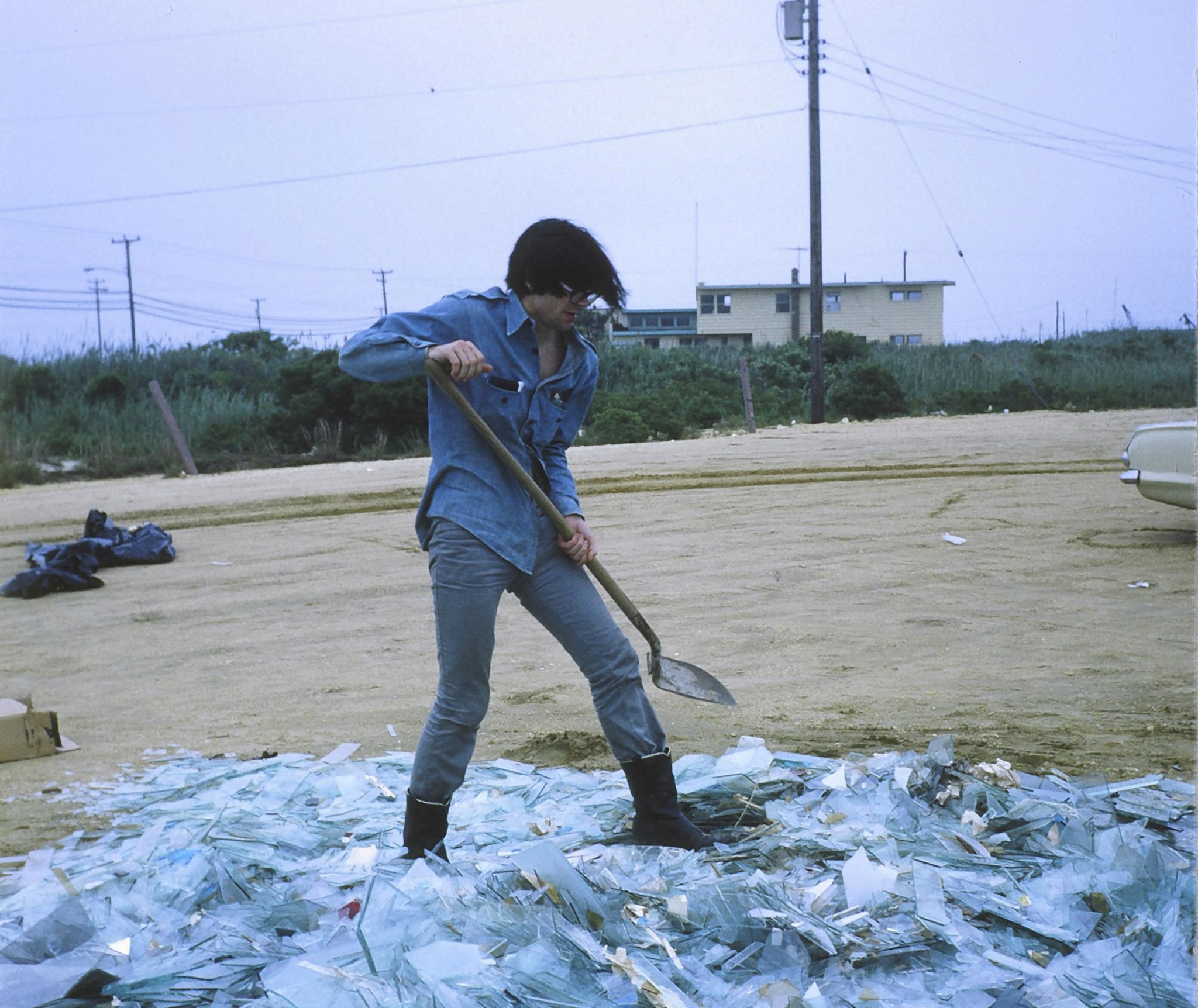 Robert Smithson creating Map of Broken Glass atlantis