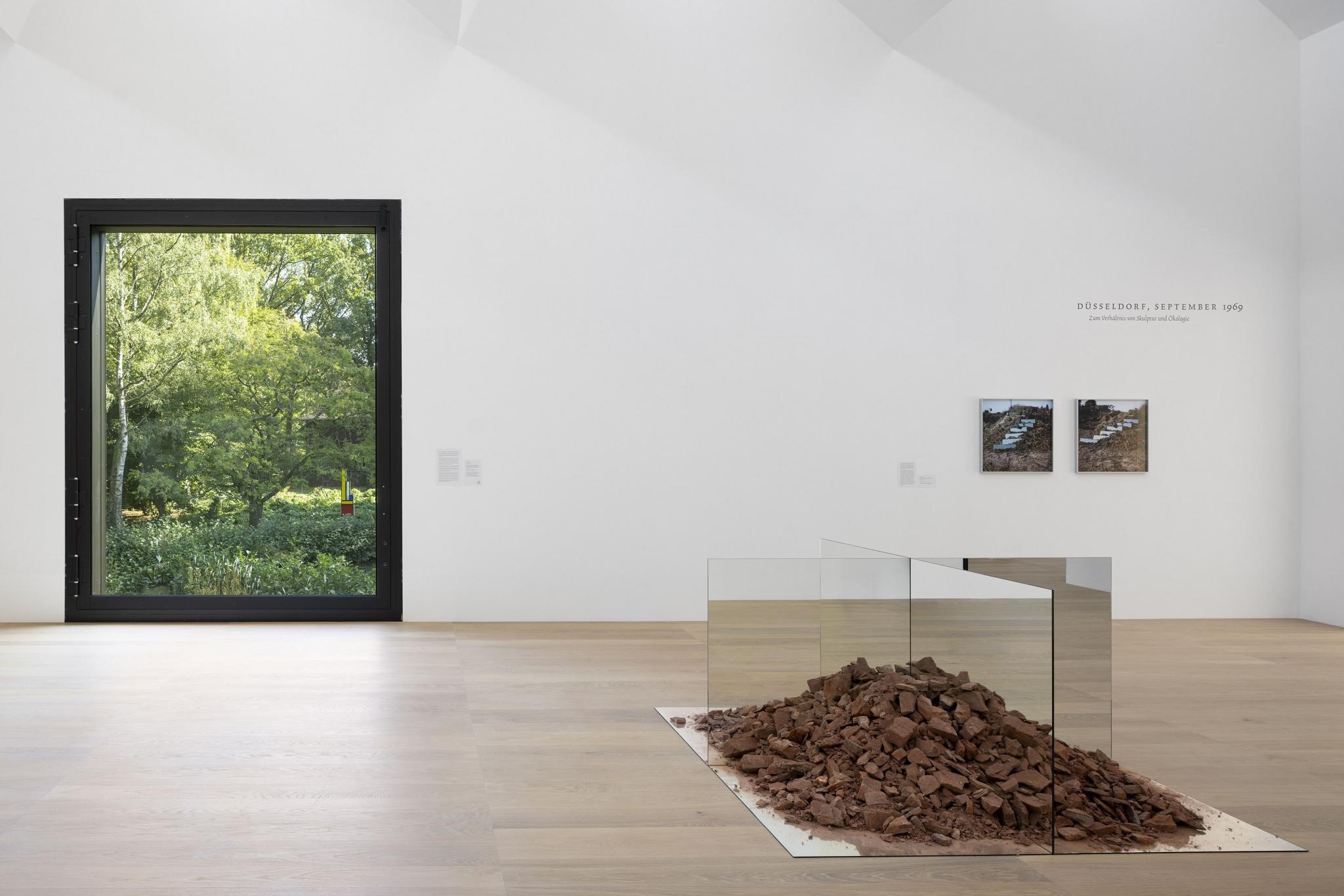 Robert Smithson artworks in a museum gallery